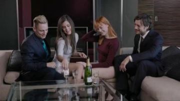 闺蜜联手约炮两猛男，双飞4P酣畅淋漓！